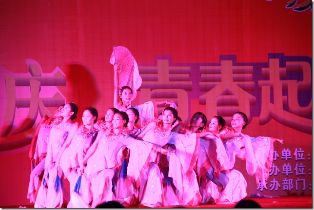 医技药学系舞蹈队舞蹈表演《风酥雨忆》