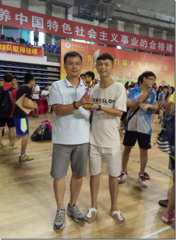 大学生运动会乒乓球比赛肇庆医专指导老师杜红宇、冯誉隆
