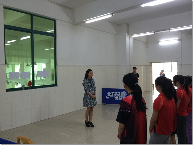 02 校团委委员周开靓老师为队员作动员讲话 02 校团委委员周开靓老师为队员作动员讲话