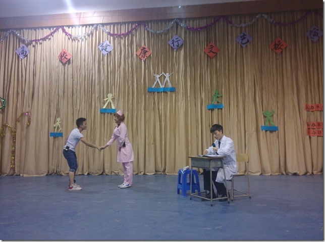 05小品表演《艾滋风波》